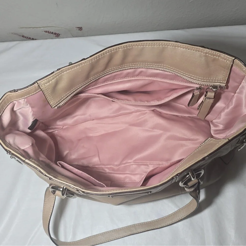 Coach Madison Beige Taupe Leather Tote Bag Zip Top Pink Lining Silver Charm [083